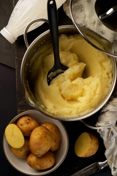 fresh mashed potatoes in a saucepan