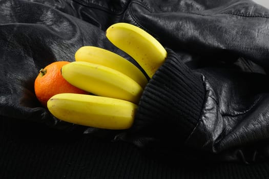 Leather contr fruit