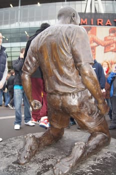 Thierry Henry Statue at Arsenal Emirates stadium