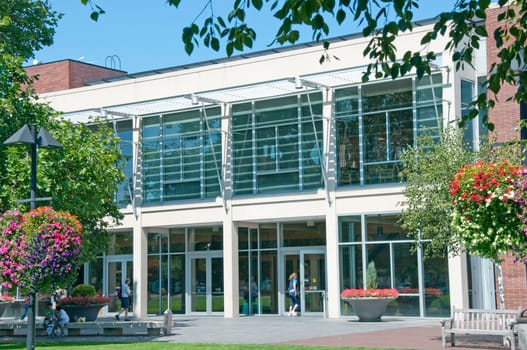 BEAVERTON, OREGON - AUGUST 12: People visit the city library on August 12, 2010 in Beaverton, Oregon. With over 971,400 visitors in 2010 the library has the second highest circulation in Oregon.