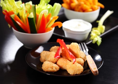 Chili cheese nuggets with raw vegetable and dip