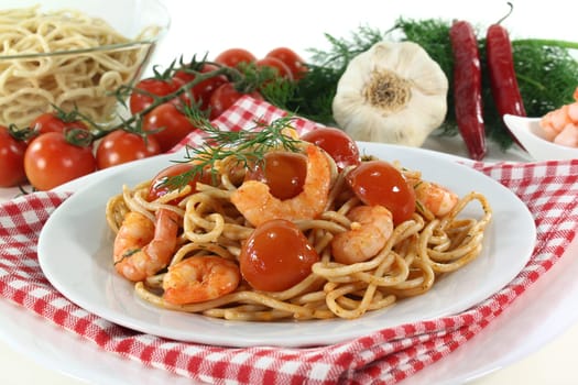 Spaghetti with shrimp,tomatoes and dill