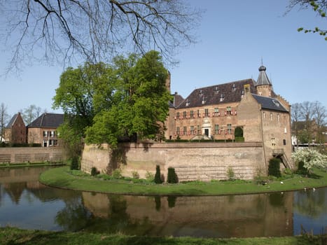 Huis-Bergh Castle