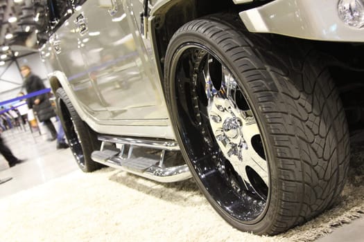The big car, the grey metallic, the chromeplated disks
