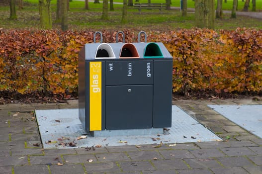 container for recycling different colors of glass
