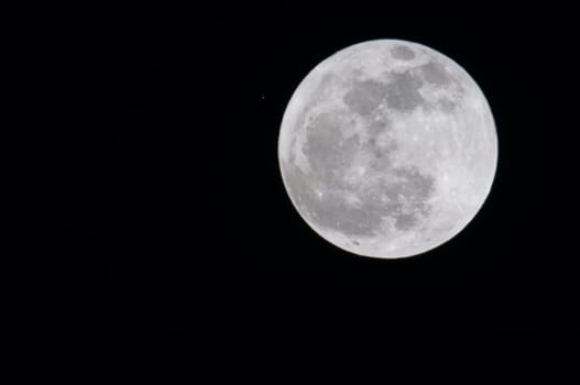Full moon with star - 13 april 2006, 3M-CA lens (500 mm) and 2x converter (1000 mm summary)
