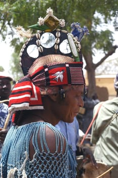 The festival of establishment of a usual chief in Burkina Faso Faso lasts three days. The usual chief succeeds his father deceased, it is always the groin of the family and always a man. It is a very rare event because a chief can be replaced only after h
