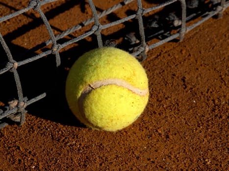 tennis ball near thenet