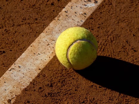 tennis ball near thenet