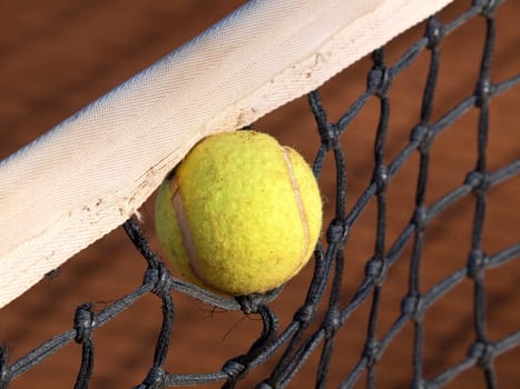 tennis ball near thenet