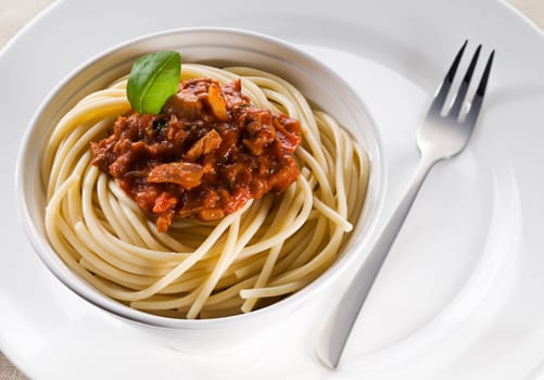 Pasta with minced beef, tomato and basil