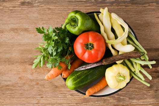 Fresh organic vegetables in a bowl close up