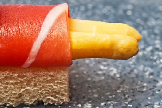 Ham with asparagus