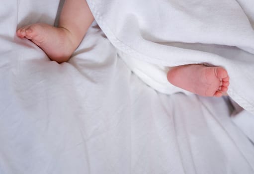 foot,child,children's feet,detail,close-up,toes,small,delicate,black and white,sw,macro,white,bed,innocent,lovely,bed,fold,duvet,skin,love,motherly love
