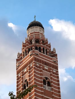 London chatedrale with red bricks