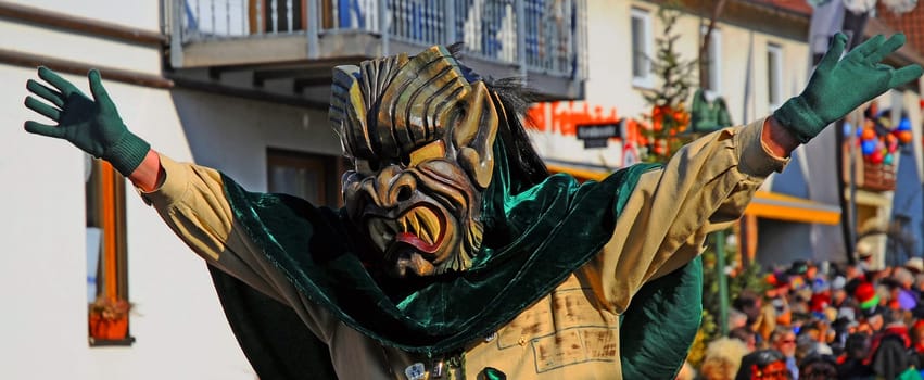 Mask wearers at the parade in Stuttgart Hofen