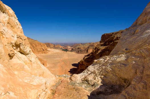 Over the pass to the oasis of Ain Hodra