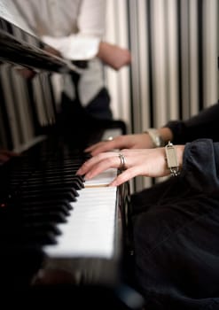 Unreconizable woman playing the piano