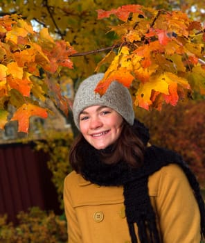 Young girl portrait in Autumn Environment