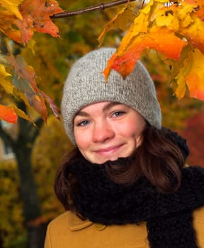 Young girl portrait in Autumn Environment