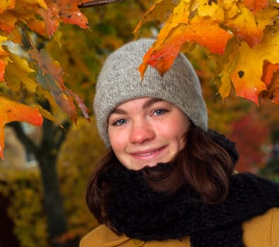 Young girl portrait in Autumn Environment