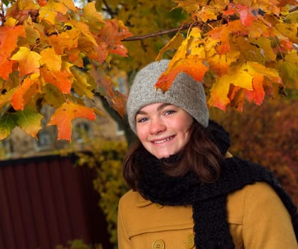 Young girl portrait in Autumn Environment