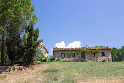 typical tuscan house