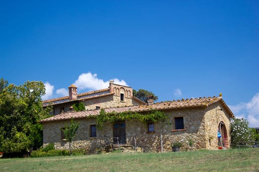typical tuscan house