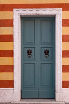 Bardolino,Haustür in der Altstadt von Bardolino,Venetien,Italien - Bardolino,front door in the old town of Bardolino,Veneto,Italy