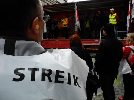 Warning strike of the trade union VER. DI in Berlin on 21.03.2012 in front of the headquarters of Berliner Wasserbetriebe