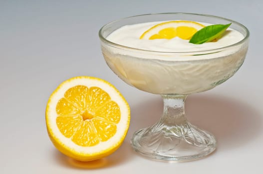 Cream curd with lemon