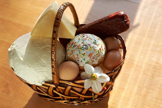 An image of a food in a wooden basket