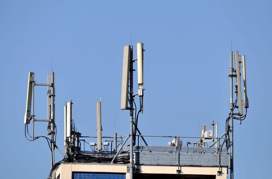 Antenna for cell phone network