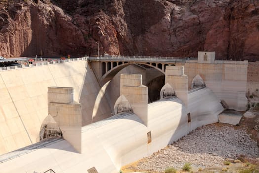 Hoover Dam located on the border between the US states of Arizona and Nevada.