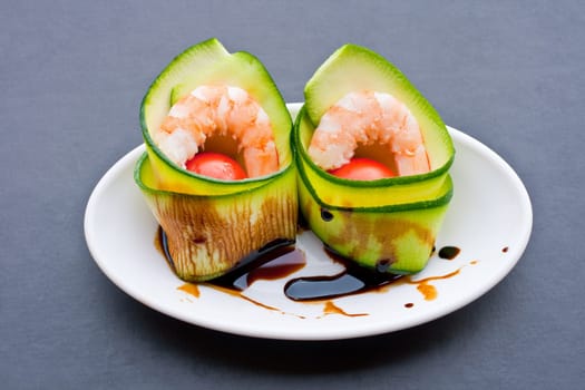 Appetizer with zucchini, shrimp and tomatoes