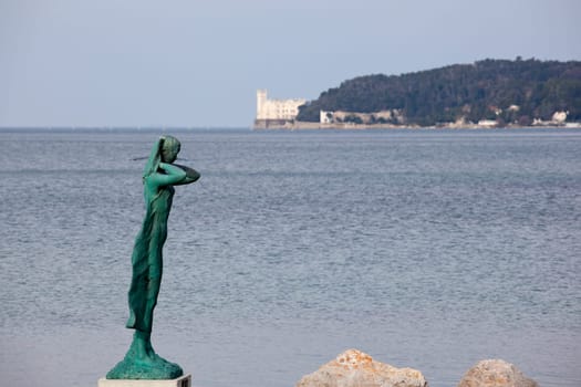 La mula de trieste - Statue on the sea - Italy