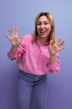 young smart blond caucasian secretary woman with flowing hair dressed in a pink blouse shows ten fingers.