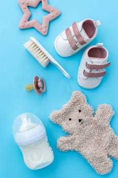 Newborn accessories meticulously arranged in a top view flat lay, illustrating the comprehensive