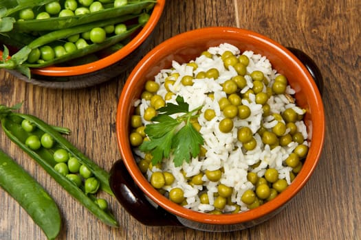 risotto with peas in crock