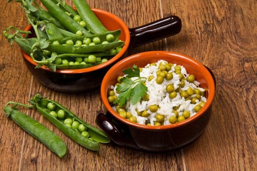 risotto with peas in crock