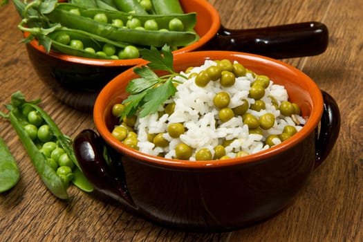 risotto with peas in crock