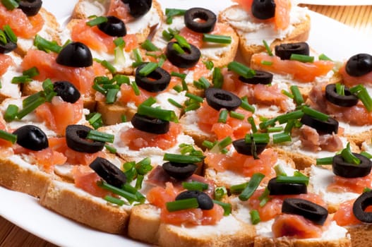 Sandwich with smoked salmon and chives