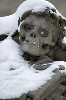 Death on the mausoleum in Alverdissen