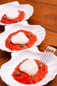 Three scallops with ajvar and green capers