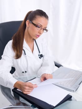 20-25 years old beautiful female doctor