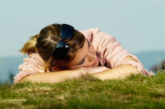 Young business woman relaxing on mountains outdoors