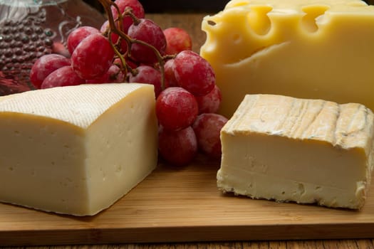 mixed cheese with grapes