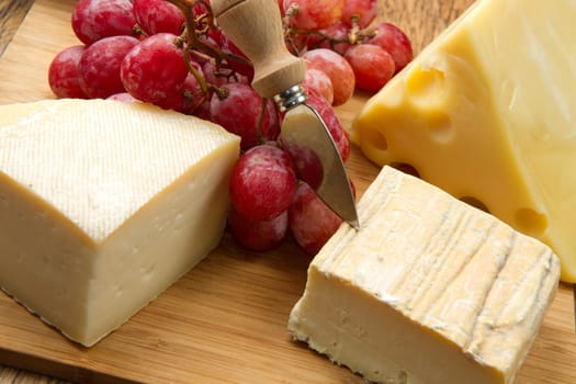 mixed cheese with grapes