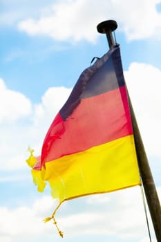 Deutschlandfahne zerrissen