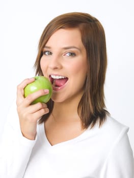 Portrait of beautiful young woman holding green apple